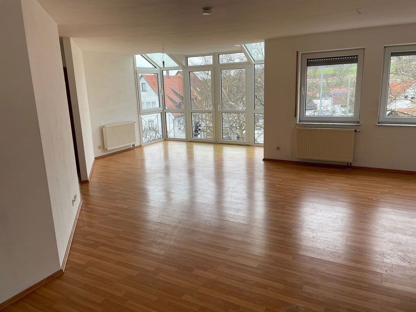 Prenájom bytu 3-izbový 87 m², Reutlinger Str. 2, Reutlingen, Bádensko-Wurttembersko Prenájom bytu 3-izbový 87 m², Reutlinger Str. 2, Reutlingen, Bádensko-Wurttembersko