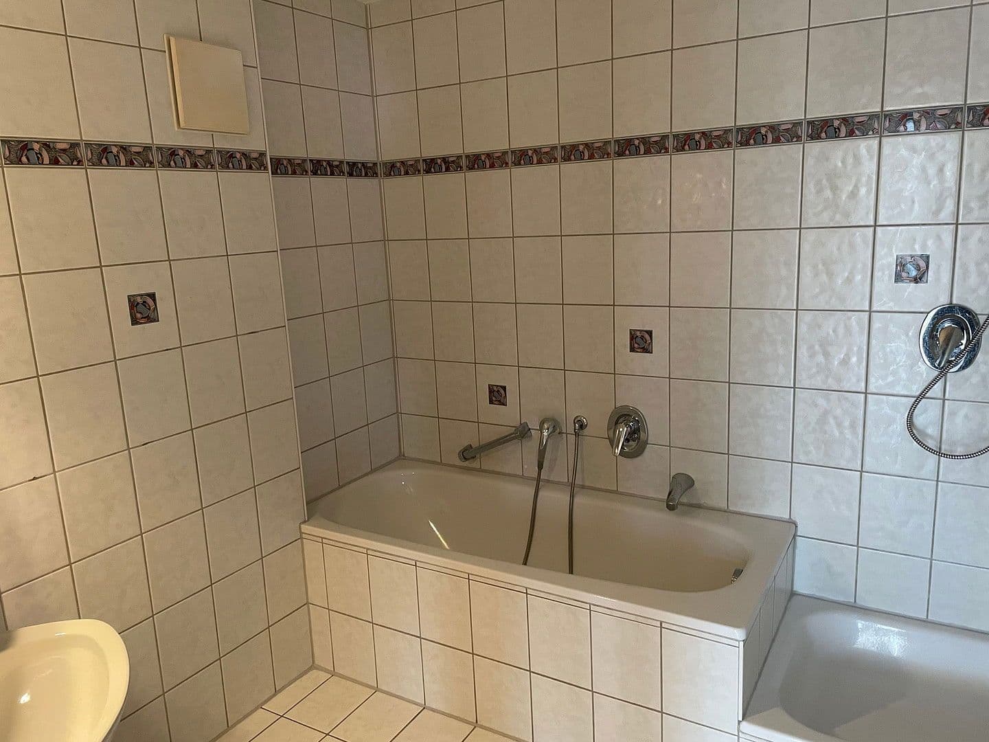 Prenájom bytu 3-izbový 87 m², Reutlinger Str. 2, Reutlingen, Bádensko-Wurttembersko Prenájom bytu 3-izbový 87 m², Reutlinger Str. 2, Reutlingen, Bádensko-Wurttembersko