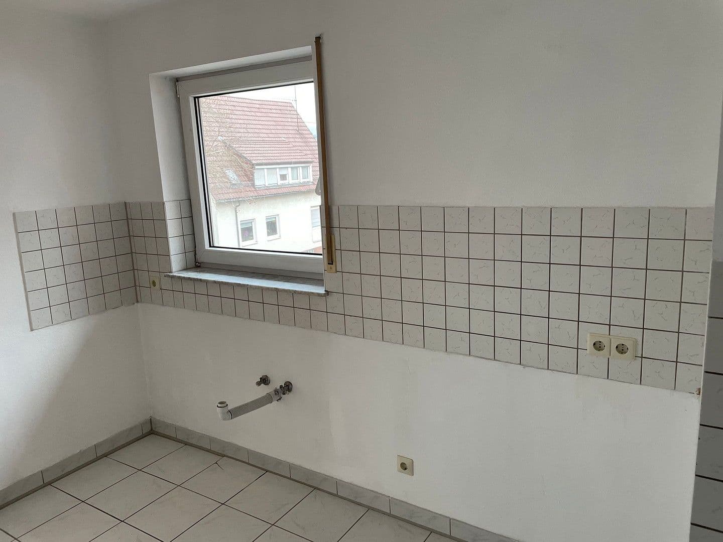 Prenájom bytu 3-izbový 87 m², Reutlinger Str. 2, Reutlingen, Bádensko-Wurttembersko Prenájom bytu 3-izbový 87 m², Reutlinger Str. 2, Reutlingen, Bádensko-Wurttembersko