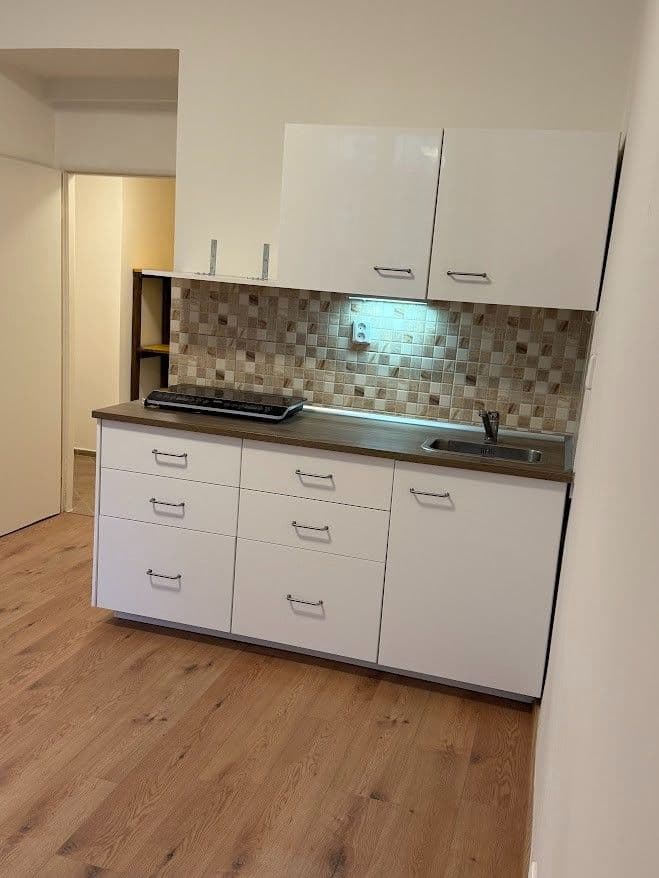 Prenájom bytu 1-izbový 23 m², Orelská, Praha, Praha Prenájom bytu 1-izbový 23 m², Orelská, Praha, Praha