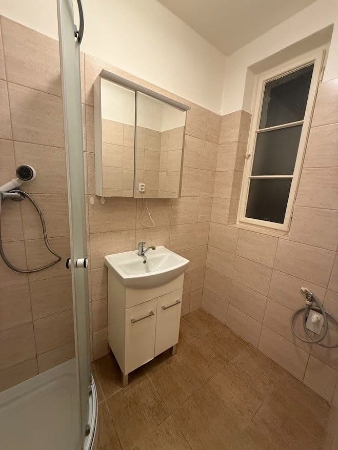 Prenájom bytu 1-izbový 23 m², Orelská, Praha, Praha Prenájom bytu 1-izbový 23 m², Orelská, Praha, Praha