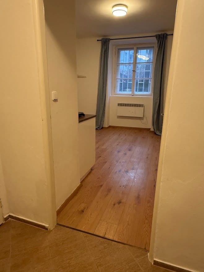 Prenájom bytu 1-izbový 23 m², Orelská, Praha, Praha Prenájom bytu 1-izbový 23 m², Orelská, Praha, Praha