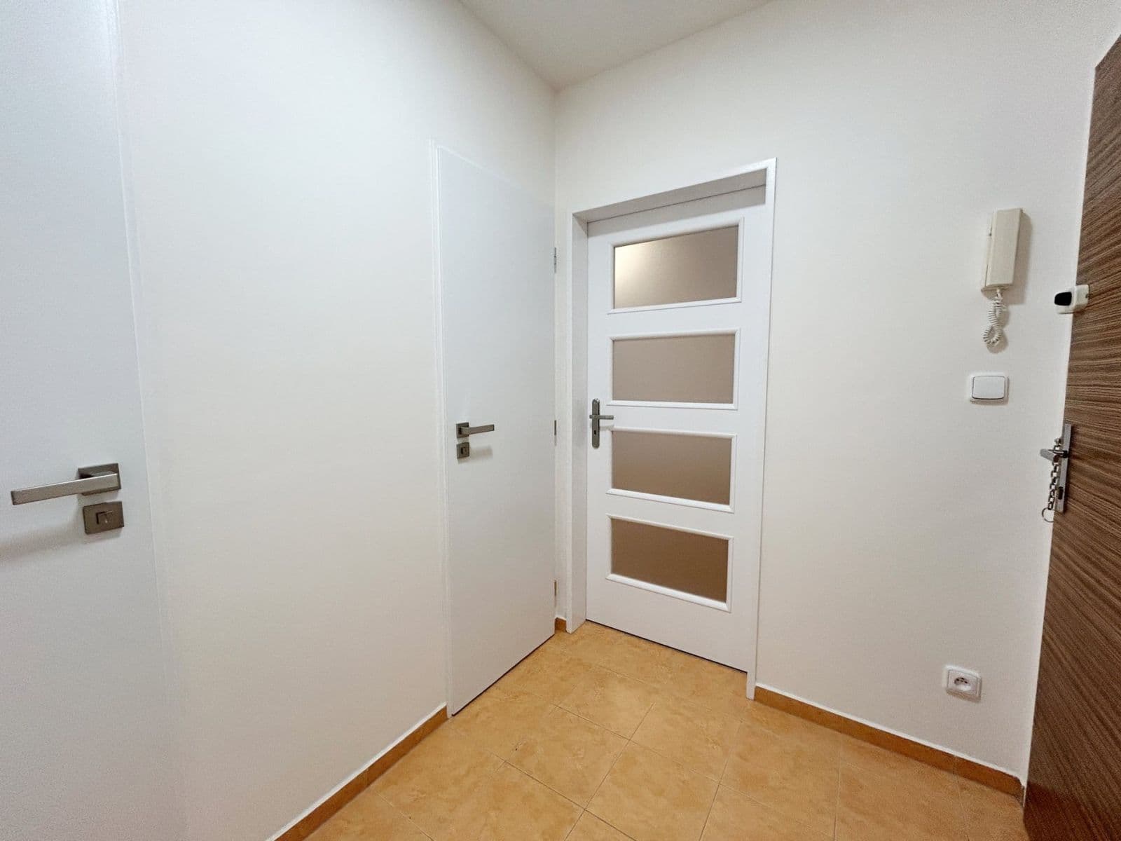 Prenájom bytu 1-izbový 30 m², Valentova, Praha, Praha Prenájom bytu 1-izbový 30 m², Valentova, Praha, Praha