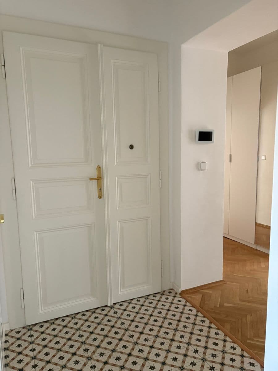 Prenájom bytu 3-izbový 72 m², Kozácká, Praha, Praha Prenájom bytu 3-izbový 72 m², Kozácká, Praha, Praha