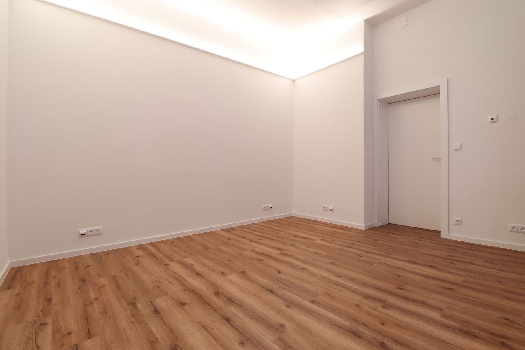 Prenájom bytu 3-izbový 78 m², Londýnská, Praha, Praha Prenájom bytu 3-izbový 78 m², Londýnská, Praha, Praha