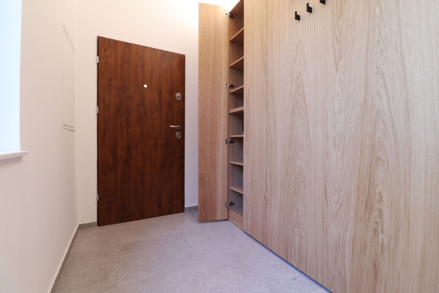 Prenájom bytu 3-izbový 78 m², Londýnská, Praha, Praha Prenájom bytu 3-izbový 78 m², Londýnská, Praha, Praha