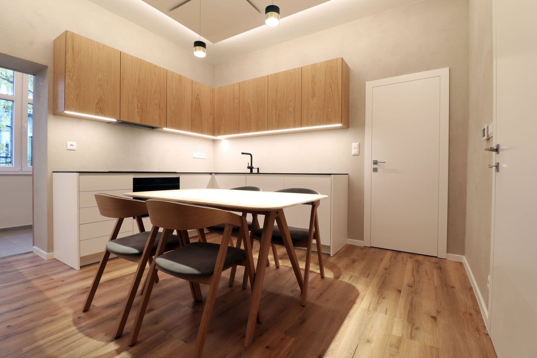 Prenájom bytu 3-izbový 78 m², Londýnská, Praha, Praha Prenájom bytu 3-izbový 78 m², Londýnská, Praha, Praha