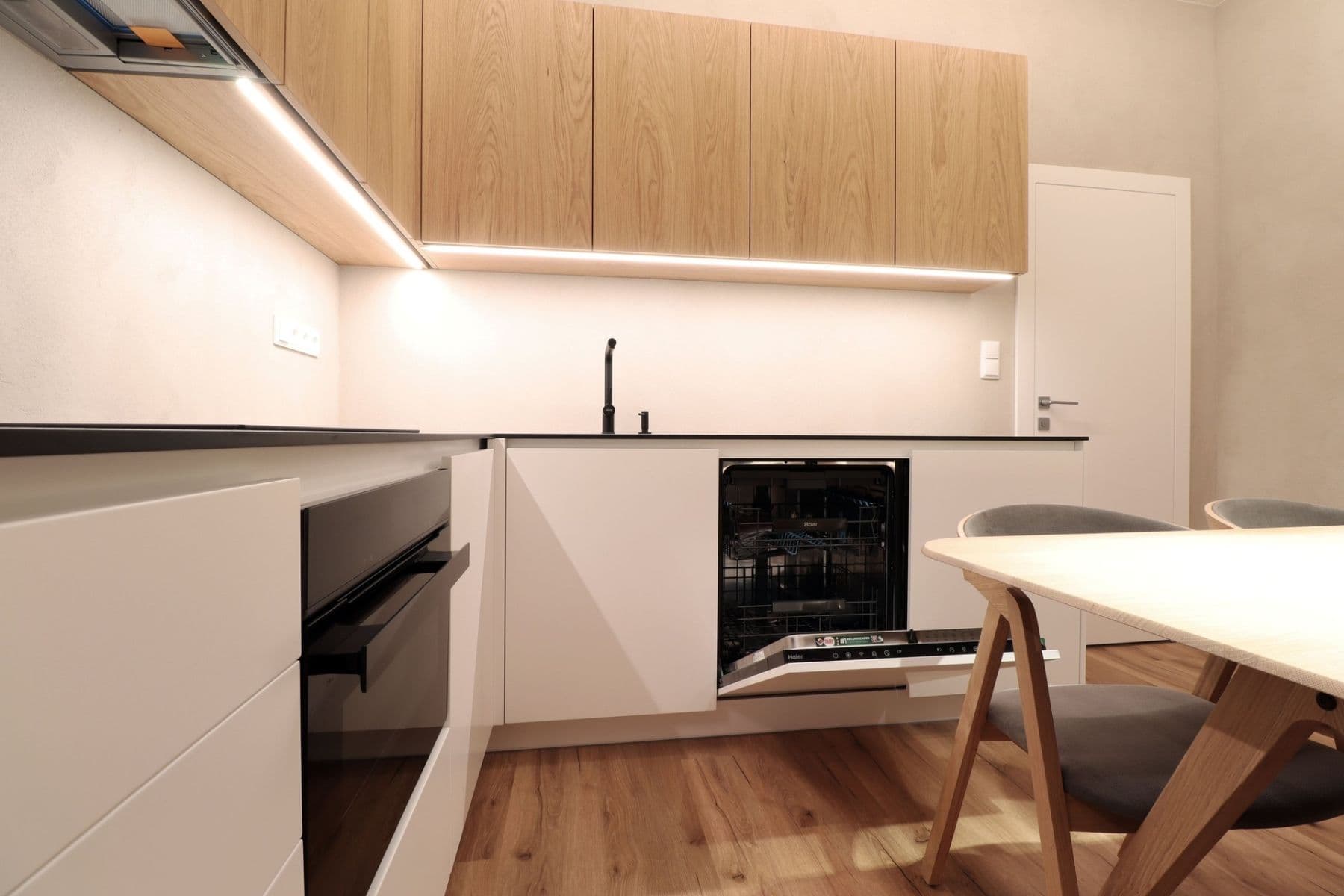 Prenájom bytu 3-izbový 78 m², Londýnská, Praha, Praha Prenájom bytu 3-izbový 78 m², Londýnská, Praha, Praha