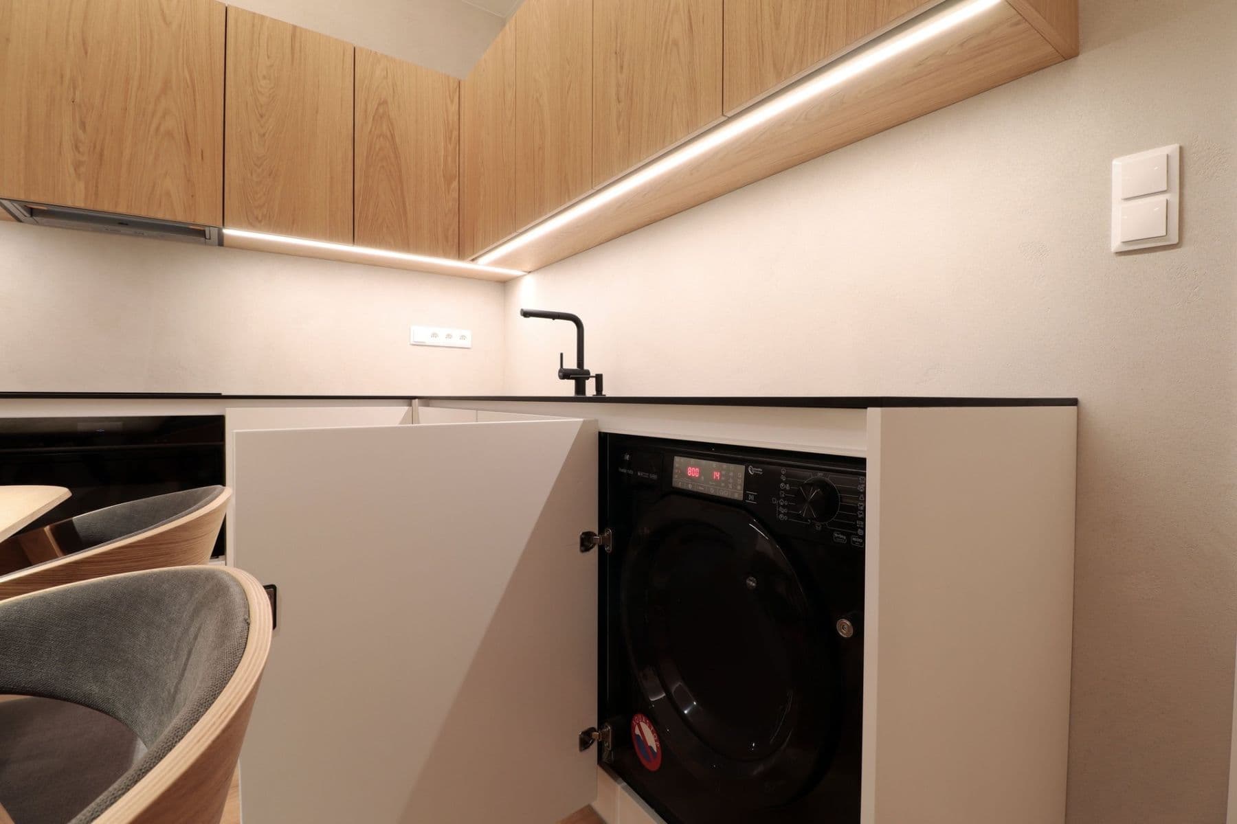 Prenájom bytu 3-izbový 78 m², Londýnská, Praha, Praha Prenájom bytu 3-izbový 78 m², Londýnská, Praha, Praha