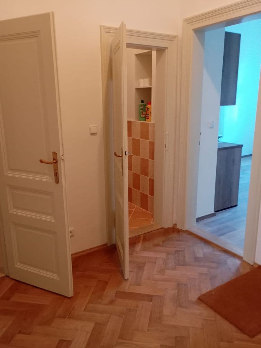 Prenájom bytu 2-izbový 80 m², Korunní, Praha, Praha Prenájom bytu 2-izbový 80 m², Korunní, Praha, Praha