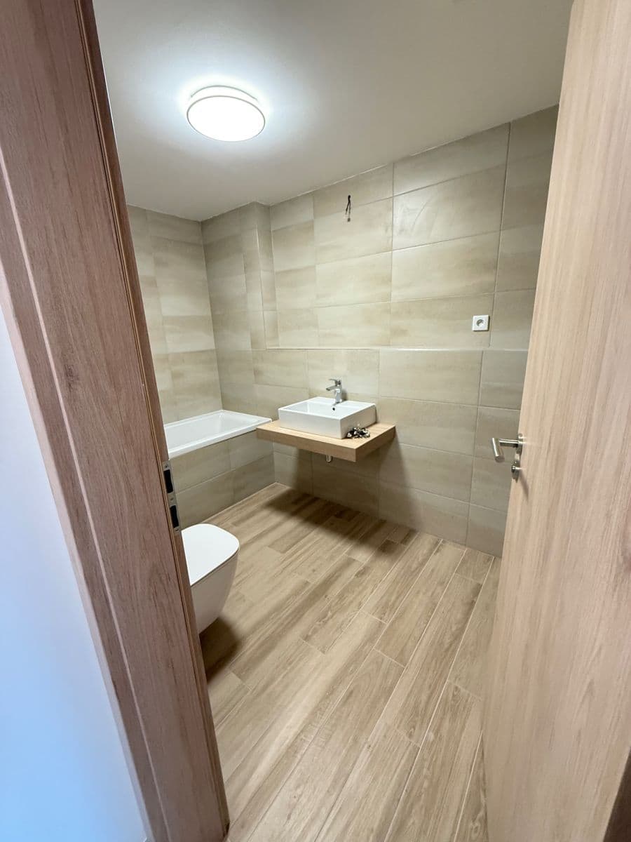 Prenájom bytu 2-izbový 50 m², Lázeňská, Slaný, Středočeský kraj Prenájom bytu 2-izbový 50 m², Lázeňská, Slaný, Středočeský kraj