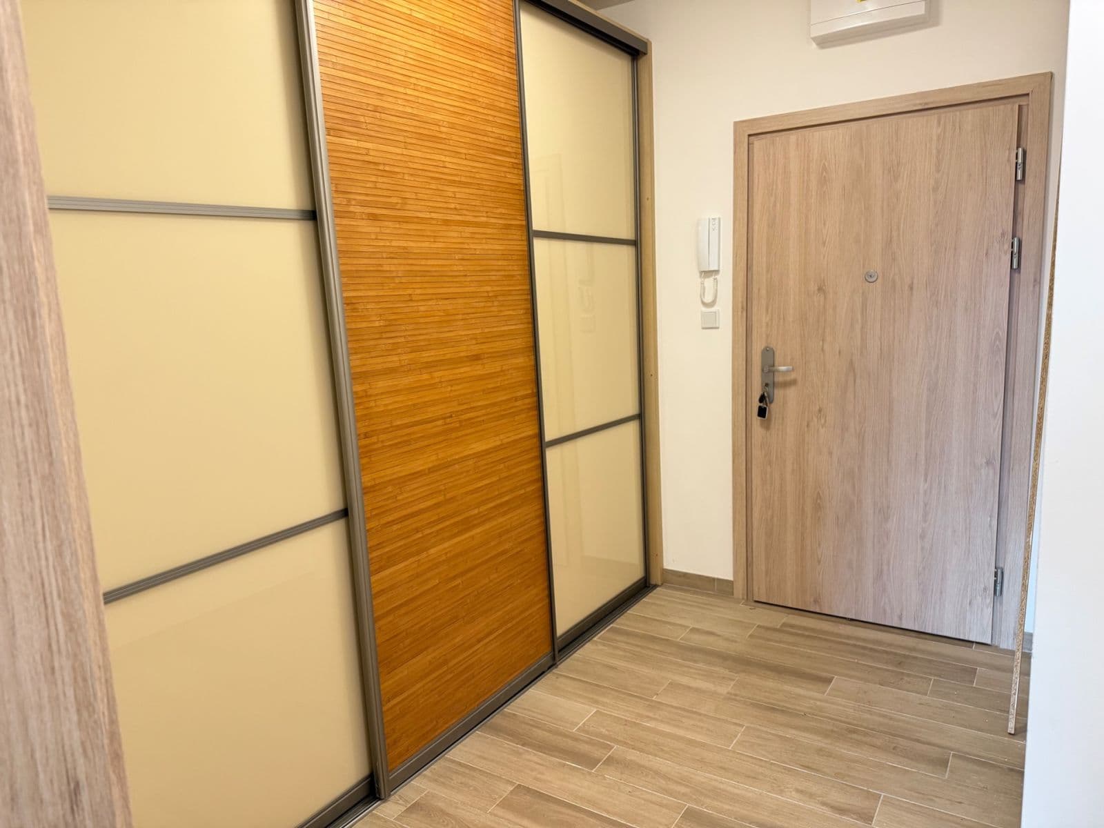 Prenájom bytu 2-izbový 50 m², Lázeňská, Slaný, Středočeský kraj Prenájom bytu 2-izbový 50 m², Lázeňská, Slaný, Středočeský kraj