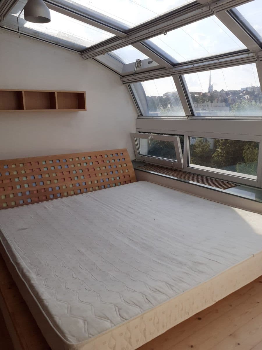 Prenájom bytu 5-izbový 160 m², 28. pluku, Praha, Praha Prenájom bytu 5-izbový 160 m², 28. pluku, Praha, Praha