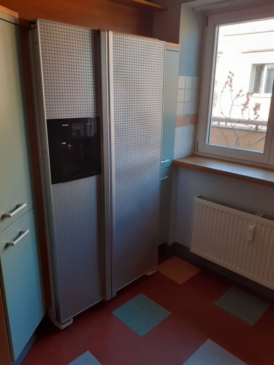 Prenájom bytu 5-izbový 160 m², 28. pluku, Praha, Praha Prenájom bytu 5-izbový 160 m², 28. pluku, Praha, Praha