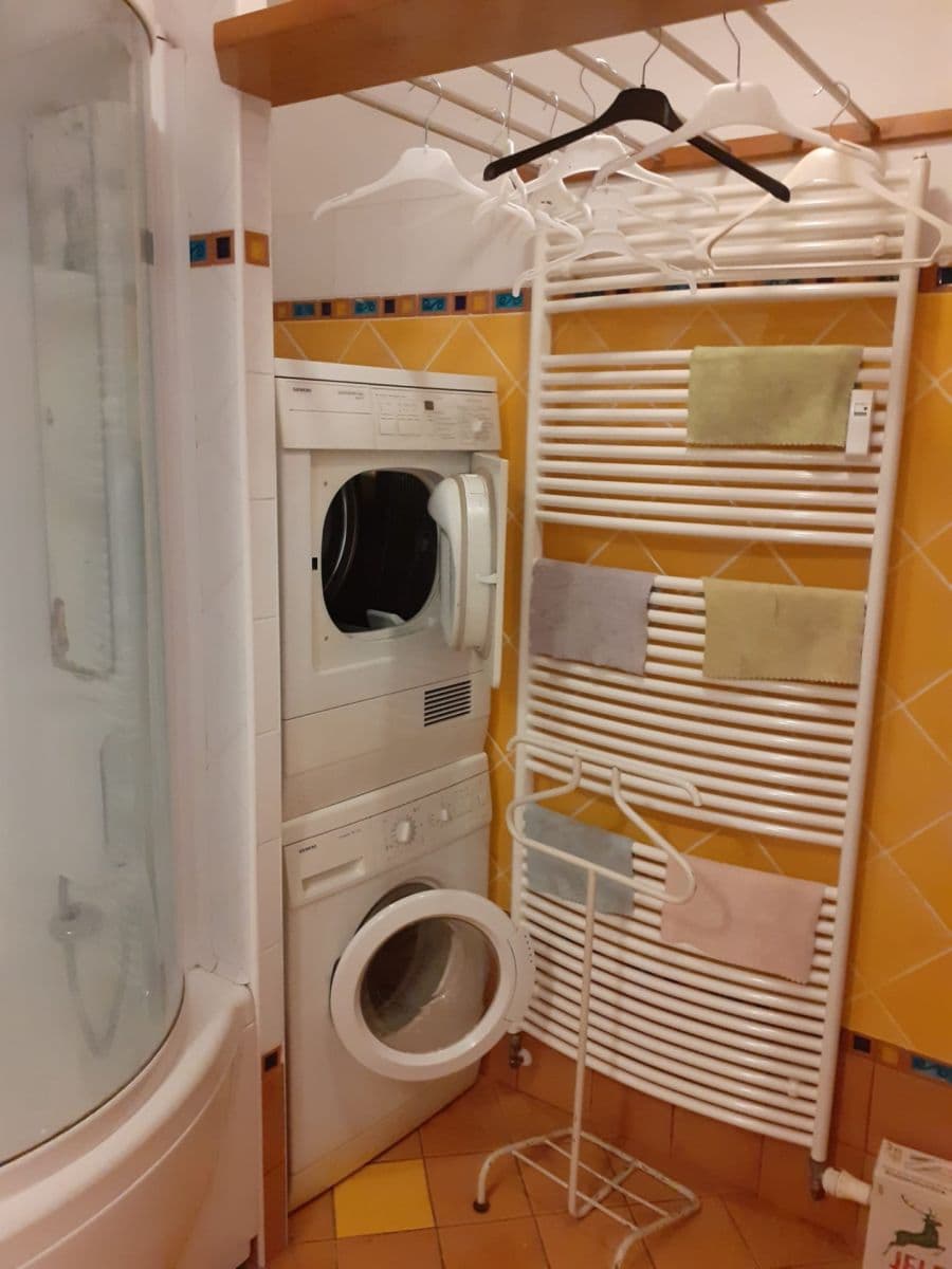 Prenájom bytu 5-izbový 160 m², 28. pluku, Praha, Praha Prenájom bytu 5-izbový 160 m², 28. pluku, Praha, Praha