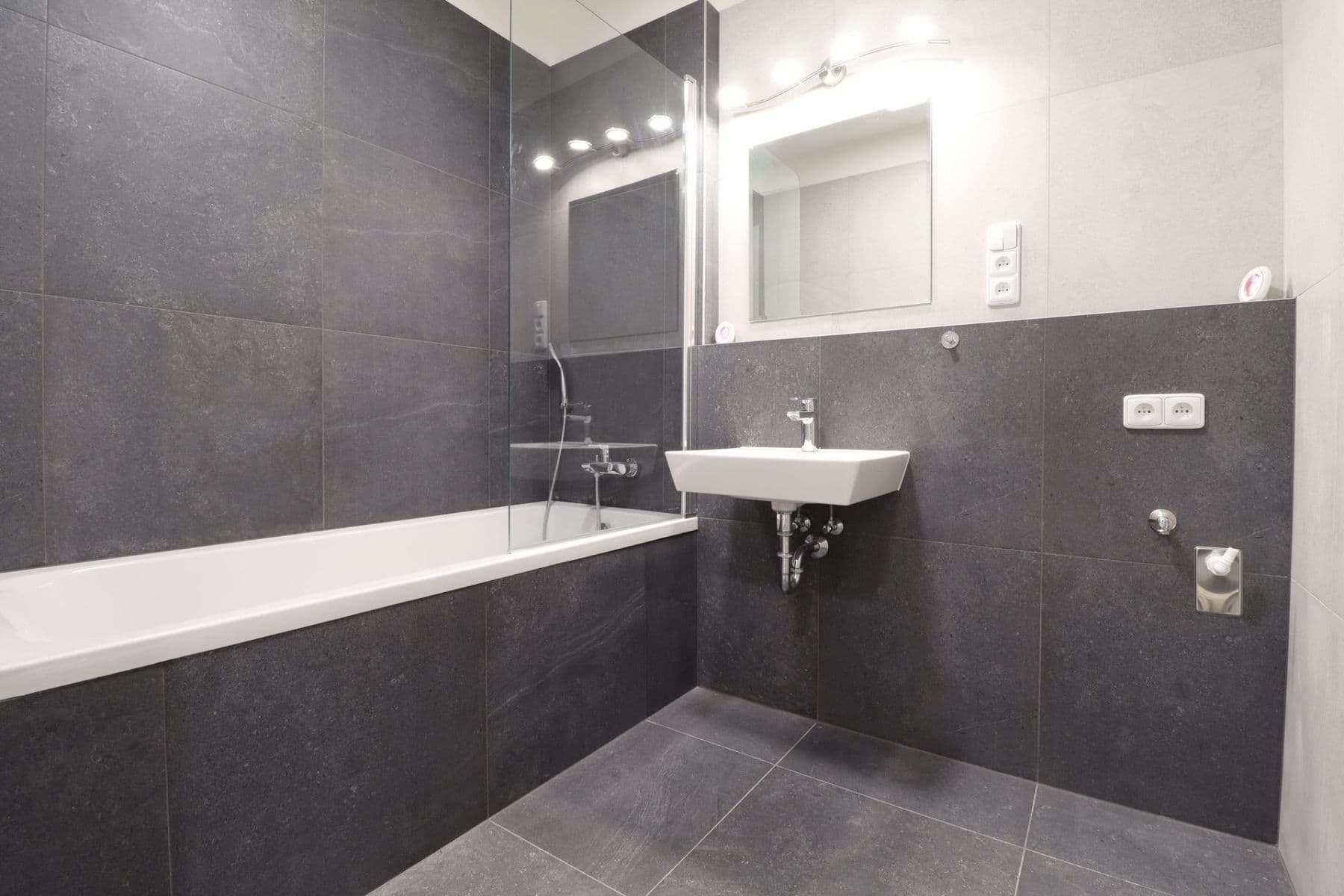 Prenájom bytu 2-izbový 63 m², U Benaru, Slaný, Středočeský kraj Prenájom bytu 2-izbový 63 m², U Benaru, Slaný, Středočeský kraj