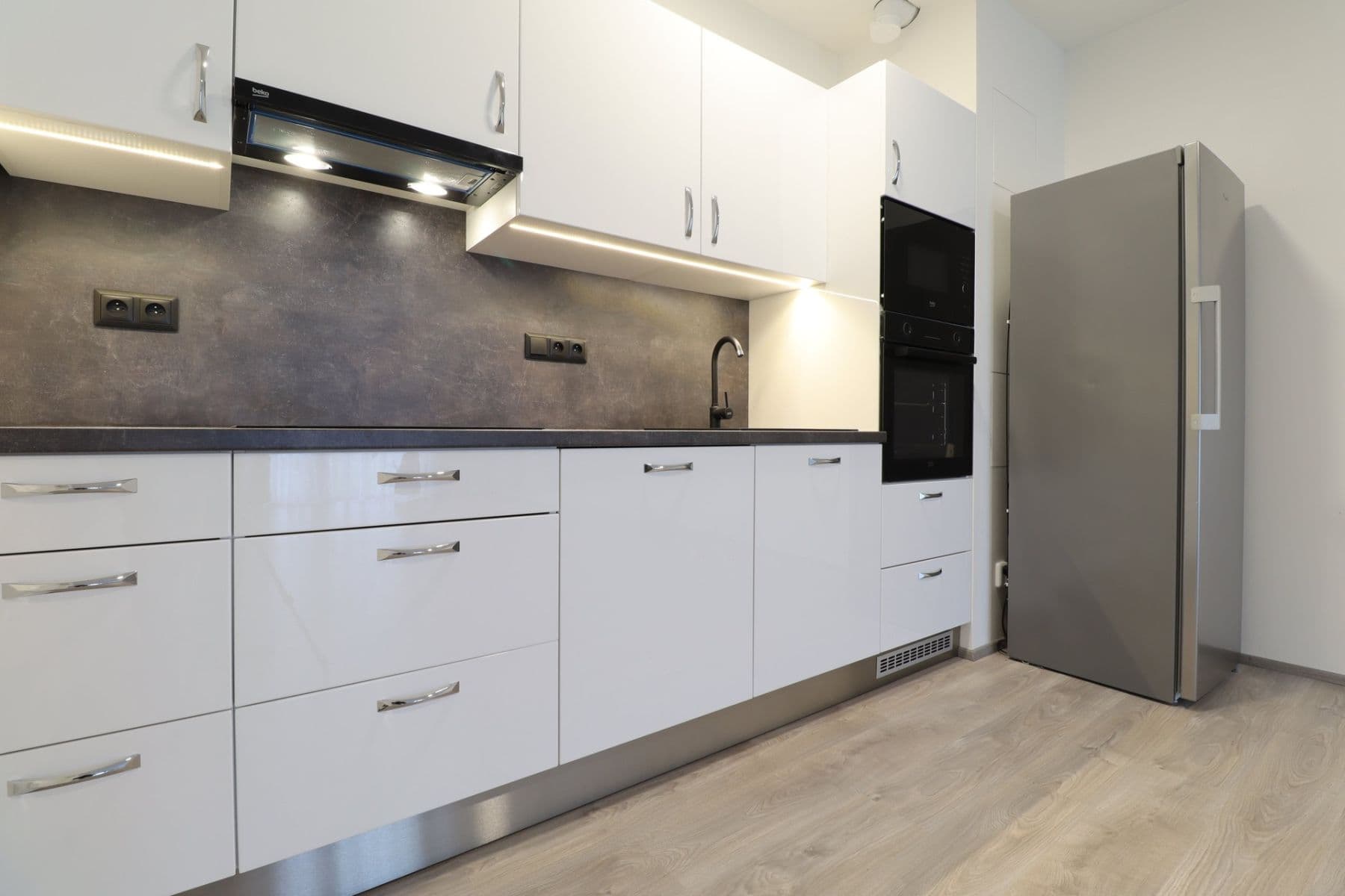 Prenájom bytu 2-izbový 63 m², U Benaru, Slaný, Středočeský kraj Prenájom bytu 2-izbový 63 m², U Benaru, Slaný, Středočeský kraj