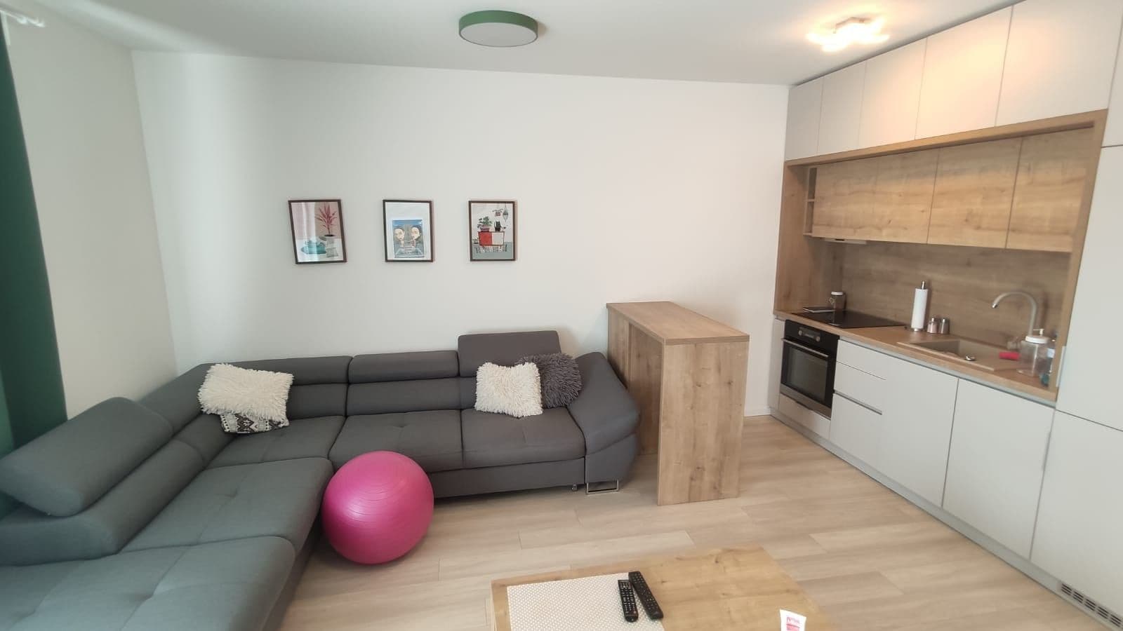 Predaj bytu 1-izbový 42 m², Jarabinková, Ružinov, Bratislavský kraj Predaj bytu 1-izbový 42 m², Jarabinková, Ružinov, Bratislavský kraj