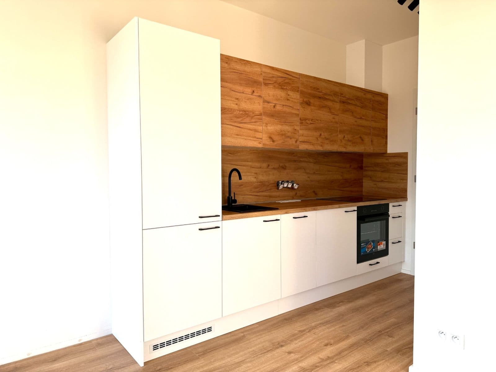 Prenájom bytu 3-izbový 58 m², Rýznerova, Únětice, Středočeský kraj Prenájom bytu 3-izbový 58 m², Rýznerova, Únětice, Středočeský kraj