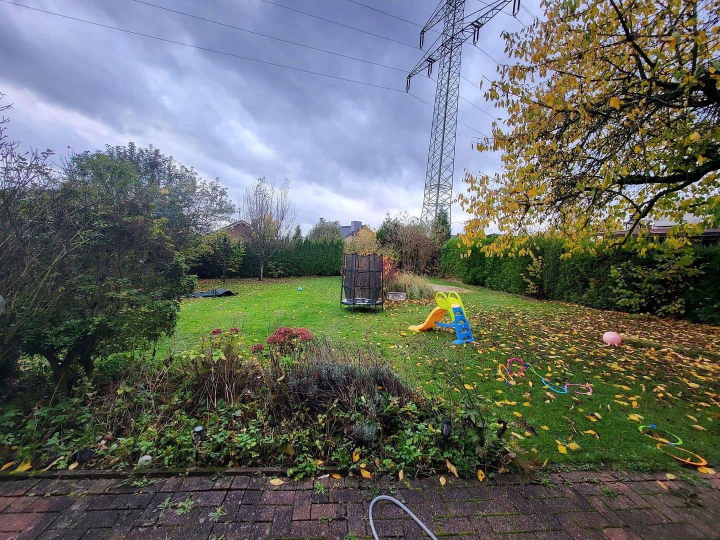 Predaj domu 147 m², pozemek 1.088 m², Fuldabrück, Hesensko Predaj domu 147 m², pozemek 1.088 m², Fuldabrück, Hesensko