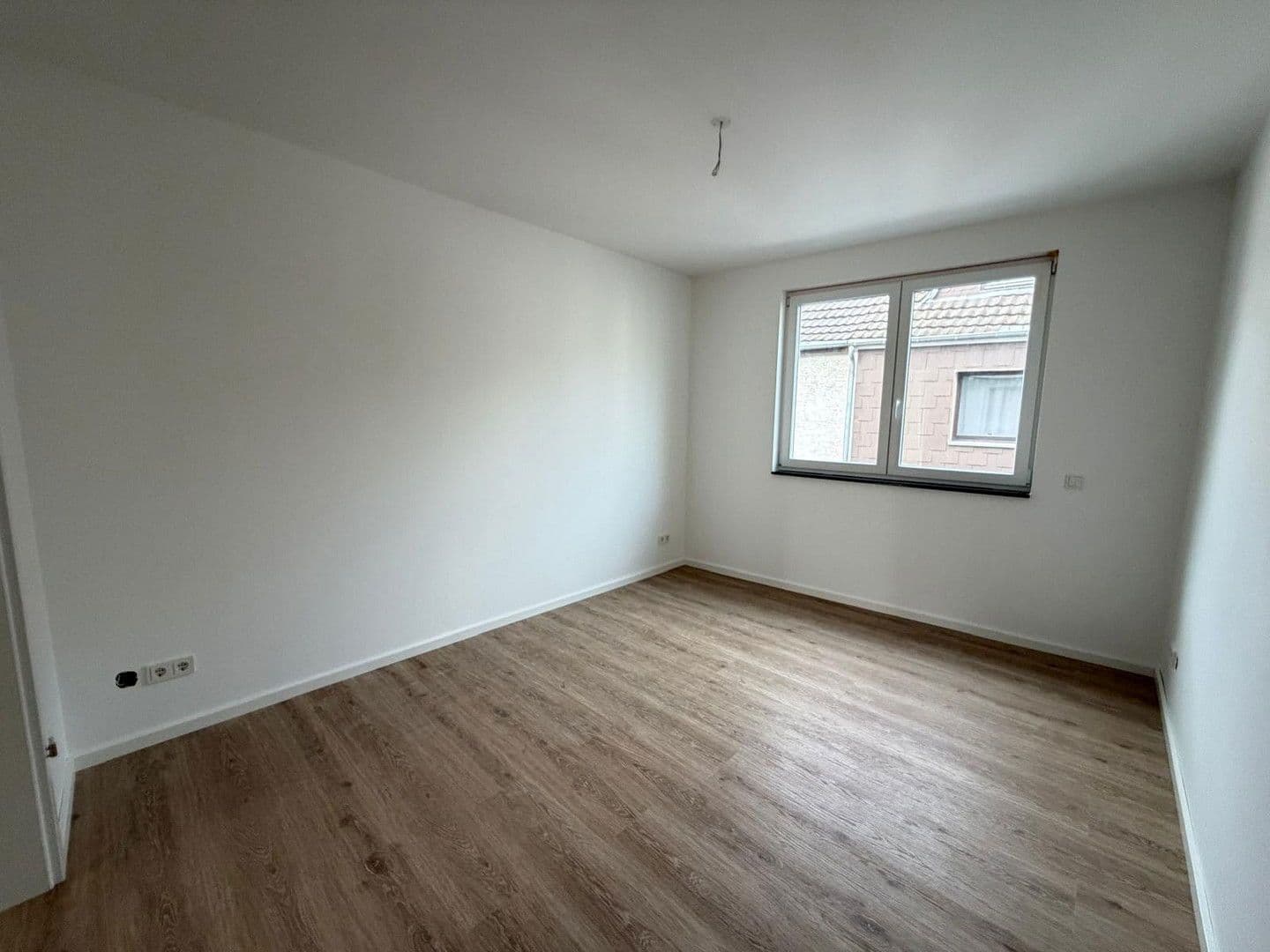 Prenájom bytu 3-izbový 90 m², Köln, Severné Porýnie - Westfálsko Prenájom bytu 3-izbový 90 m², Köln, Severné Porýnie - Westfálsko