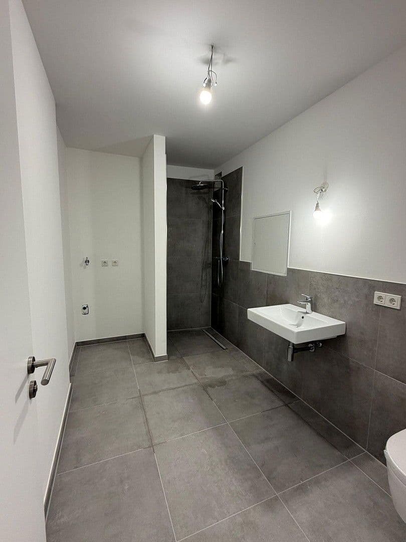 Prenájom bytu 3-izbový 90 m², Köln, Severné Porýnie - Westfálsko Prenájom bytu 3-izbový 90 m², Köln, Severné Porýnie - Westfálsko