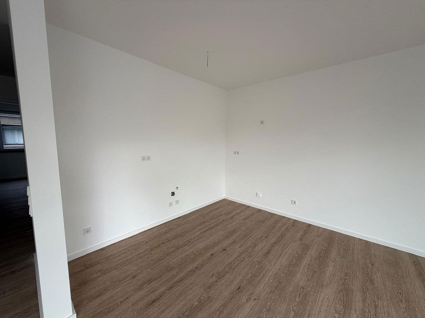 Prenájom bytu 3-izbový 90 m², Köln, Severné Porýnie - Westfálsko Prenájom bytu 3-izbový 90 m², Köln, Severné Porýnie - Westfálsko