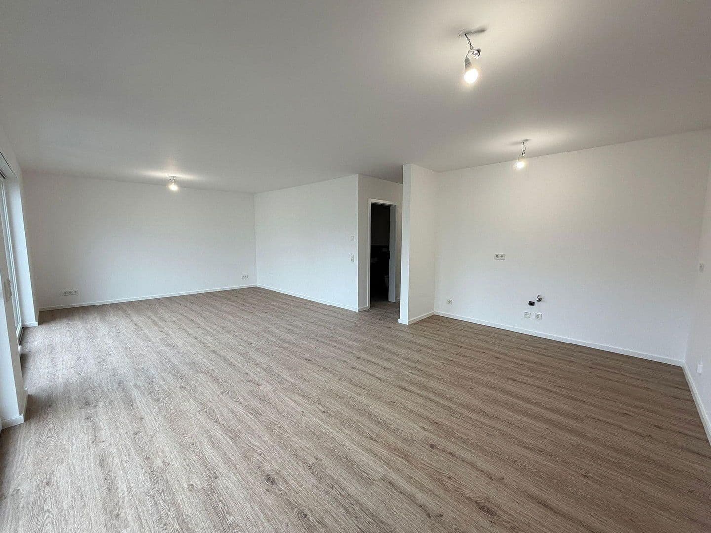 Prenájom bytu 3-izbový 90 m², Köln, Severné Porýnie - Westfálsko Prenájom bytu 3-izbový 90 m², Köln, Severné Porýnie - Westfálsko