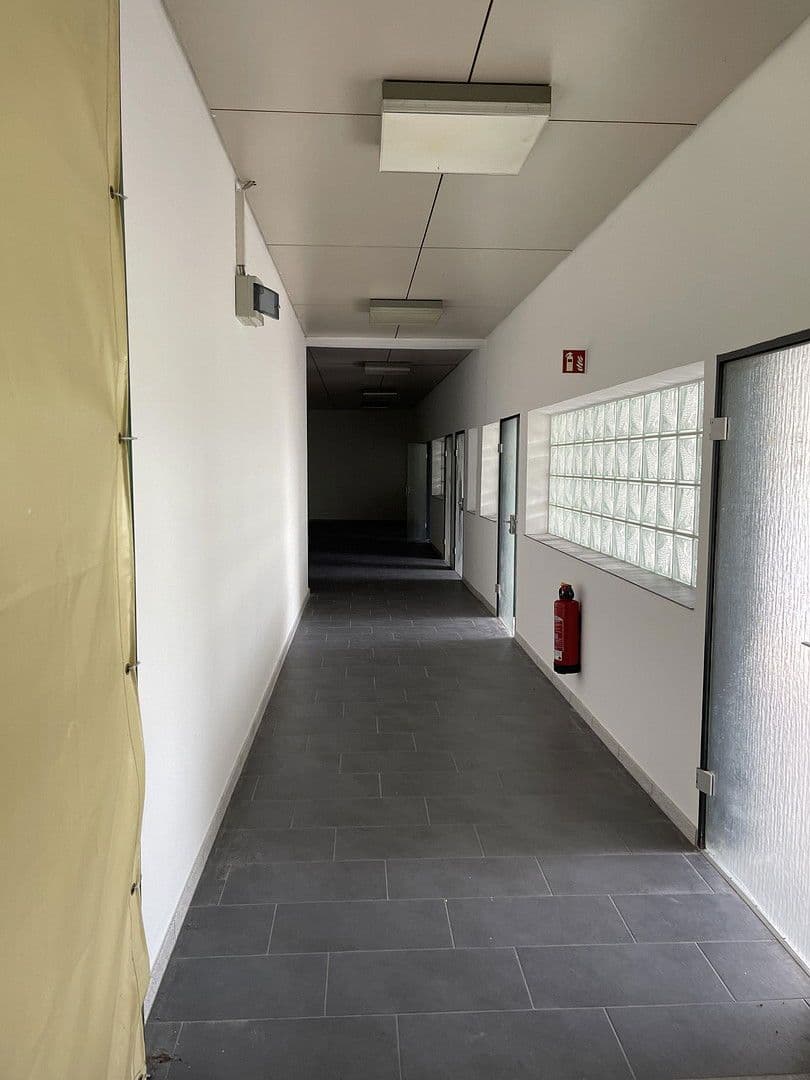 Prenájom kancelárie 150 m², Im Gewerbepark 1, Hunderdorf, Bavorsko Prenájom kancelárie 150 m², Im Gewerbepark 1, Hunderdorf, Bavorsko