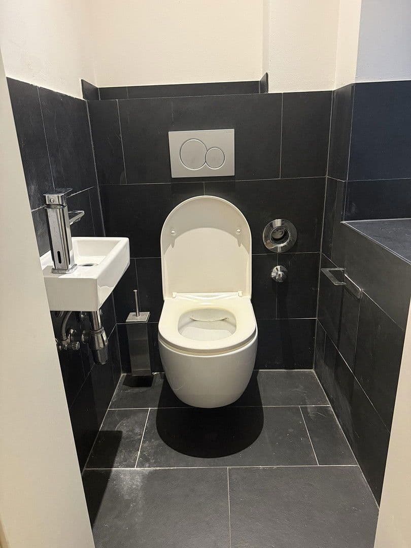 Prenájom domu 120 m², pozemek 200 m², Frankfurt, Hesensko Prenájom domu 120 m², pozemek 200 m², Frankfurt, Hesensko