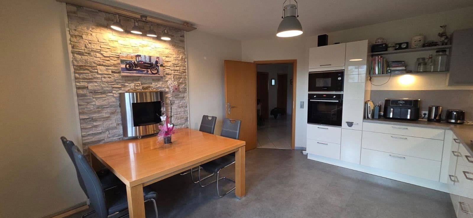 Predaj domu 250 m², pozemek 1.000 m², 6 Auf der Steine, Eschershausen, Dolné Sasko Predaj domu 250 m², pozemek 1.000 m², 6 Auf der Steine, Eschershausen, Dolné Sasko