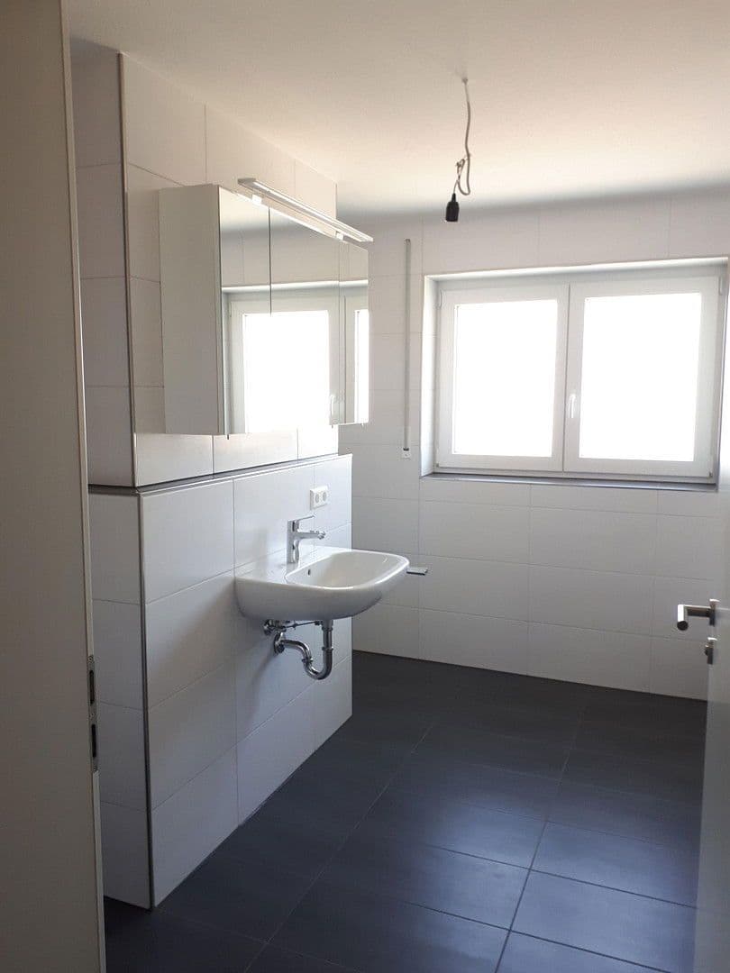 Prenájom domu 155 m², pozemek 332 m², Eutingen im Gäu, Bádensko-Wurttembersko Prenájom domu 155 m², pozemek 332 m², Eutingen im Gäu, Bádensko-Wurttembersko