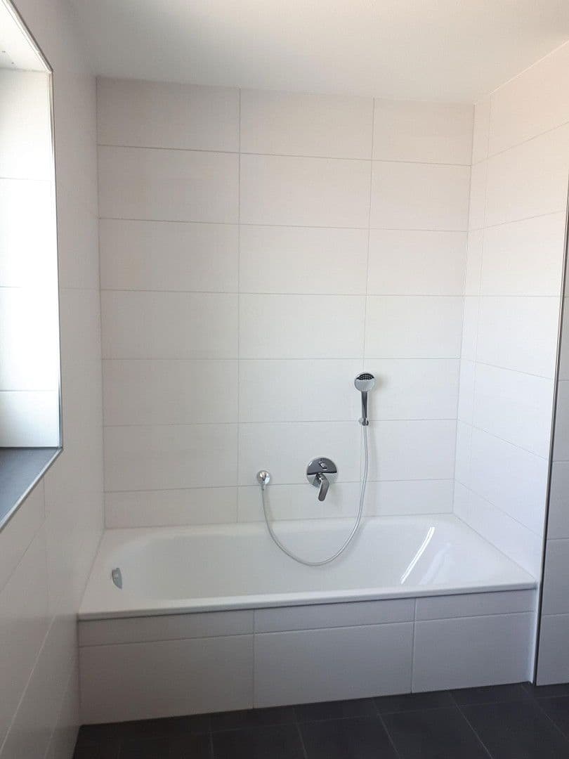 Prenájom domu 155 m², pozemek 332 m², Eutingen im Gäu, Bádensko-Wurttembersko Prenájom domu 155 m², pozemek 332 m², Eutingen im Gäu, Bádensko-Wurttembersko