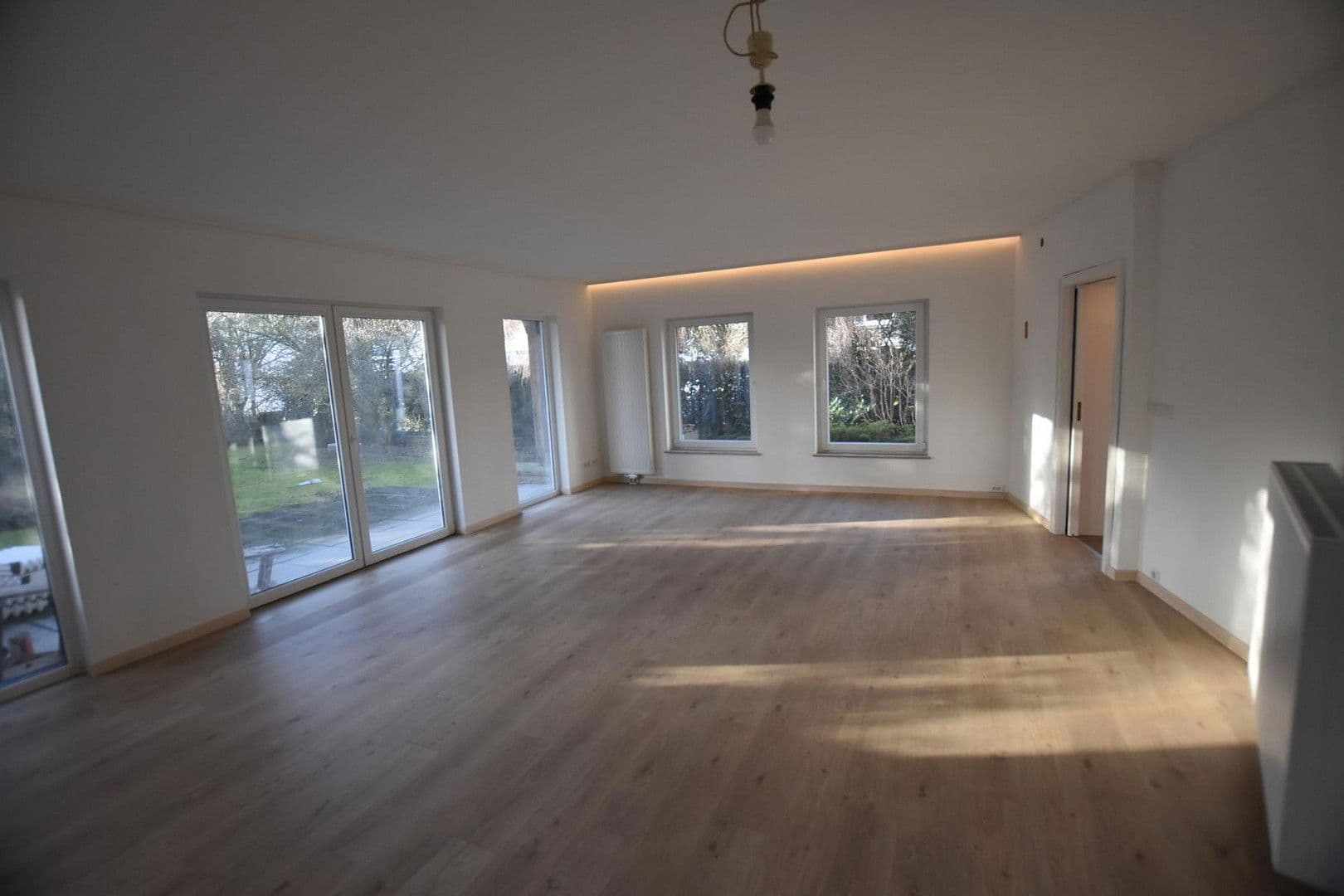 Predaj domu 352 m², pozemek 987 m², Melle, Dolné Sasko Predaj domu 352 m², pozemek 987 m², Melle, Dolné Sasko