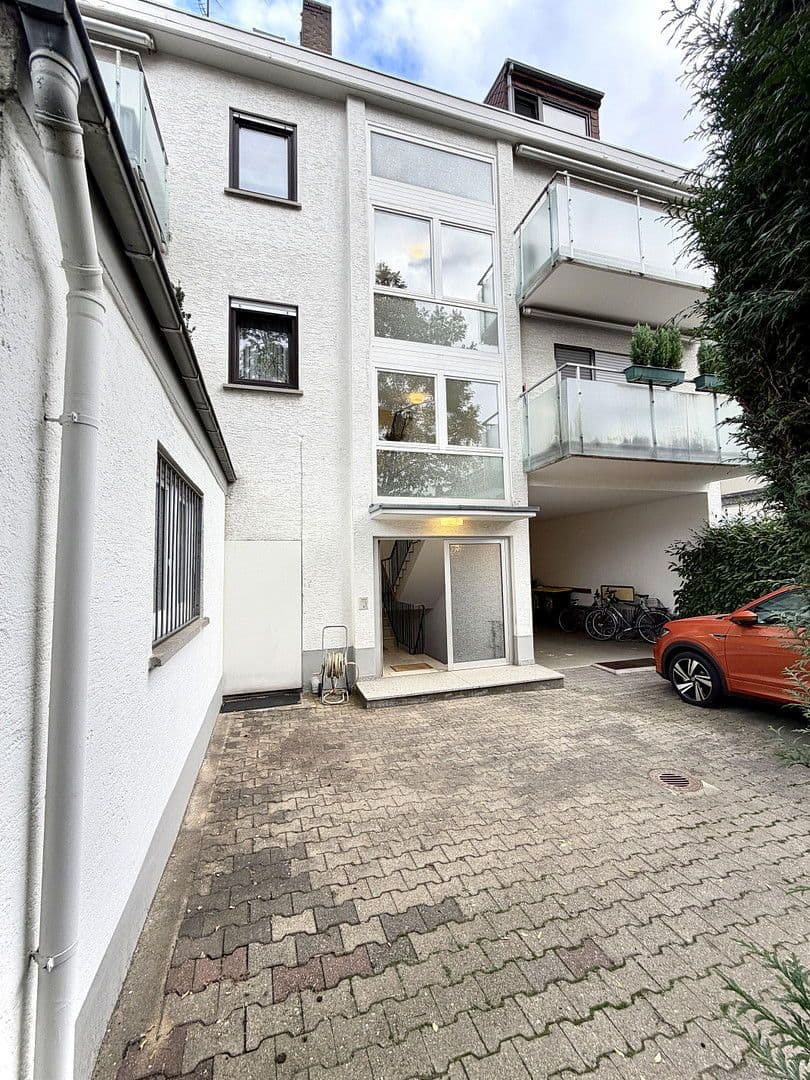 Predaj domu 443 m², pozemek 263 m², Frankfurt, Hesensko Predaj domu 443 m², pozemek 263 m², Frankfurt, Hesensko