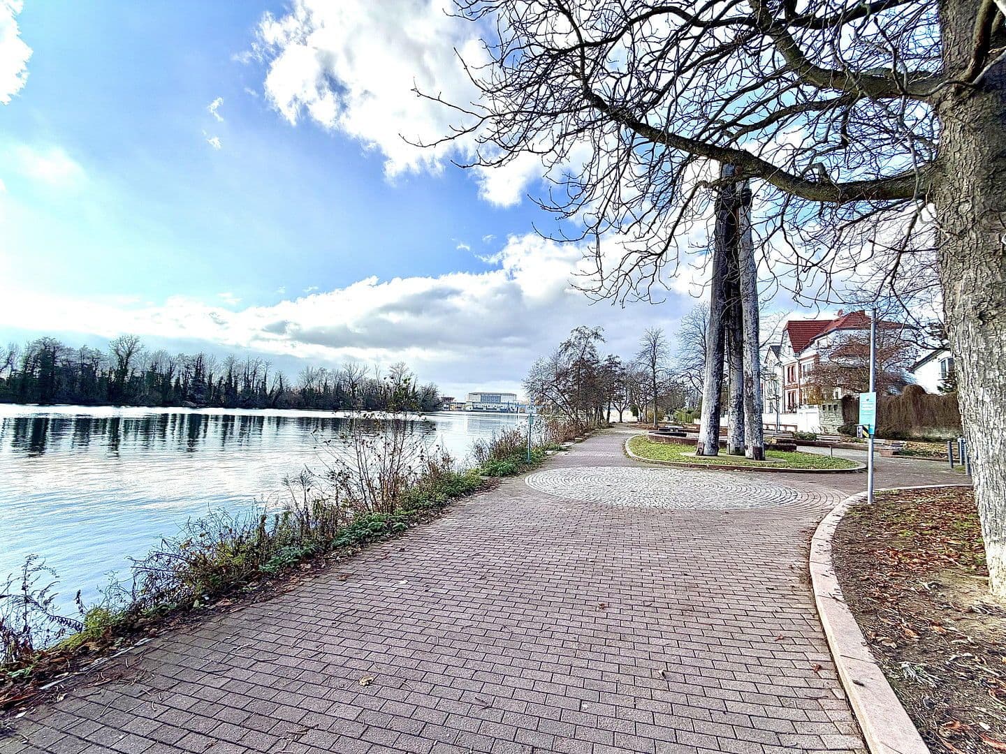 Predaj domu 443 m², pozemek 263 m², Frankfurt, Hesensko Predaj domu 443 m², pozemek 263 m², Frankfurt, Hesensko