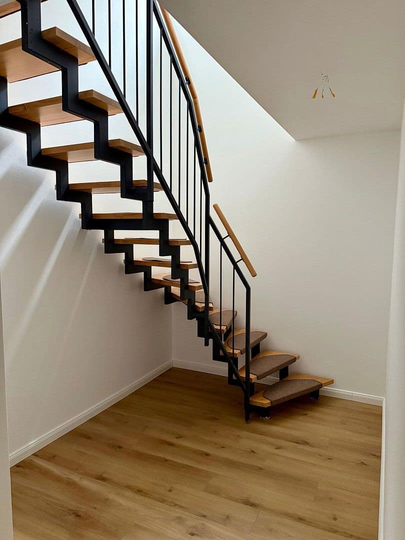 Prenájom bytu 5-izbový 161 m², Ochsenzollerstr.79, Norderstedt, Šlezvicko-Holštajnsko Prenájom bytu 5-izbový 161 m², Ochsenzollerstr.79, Norderstedt, Šlezvicko-Holštajnsko