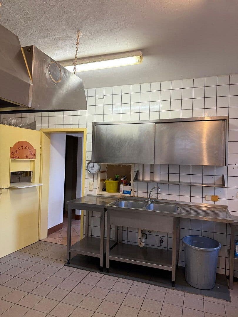 Prenájom nebytového priestoru 137 m², Dobler Str.14, Bad Herrenalb, Bádensko-Wurttembersko Prenájom nebytového priestoru 137 m², Dobler Str.14, Bad Herrenalb, Bádensko-Wurttembersko