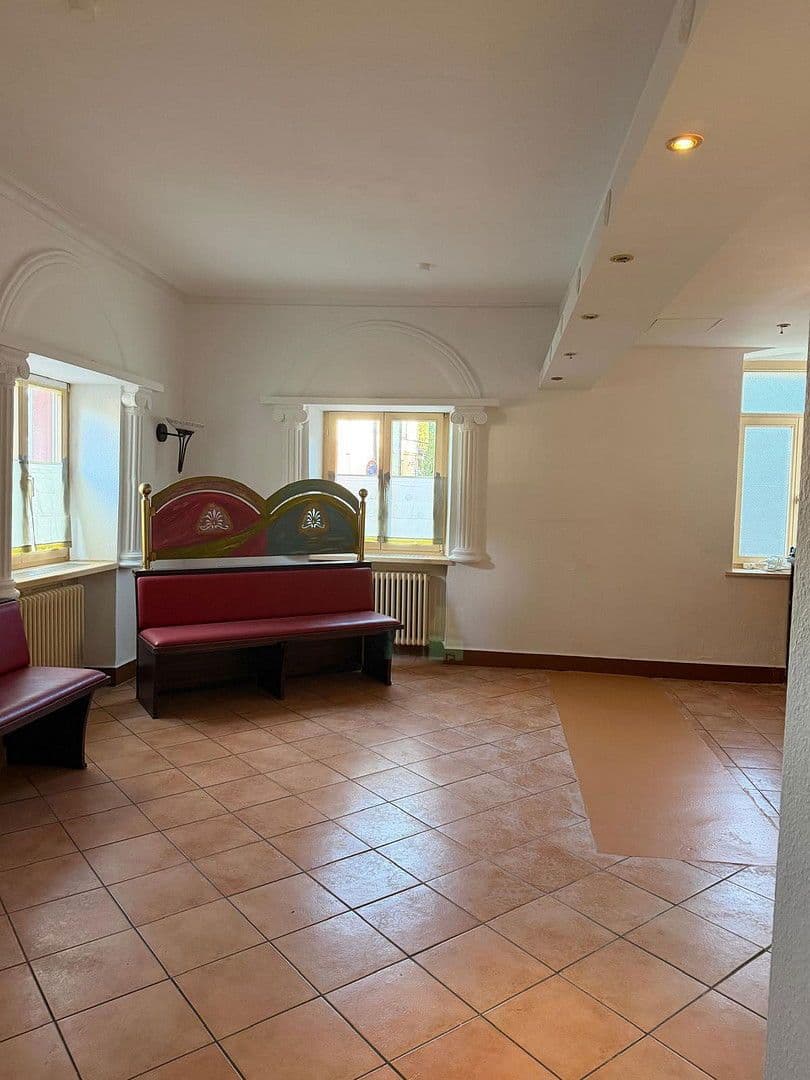 Prenájom nebytového priestoru 137 m², Dobler Str.14, Bad Herrenalb, Bádensko-Wurttembersko Prenájom nebytového priestoru 137 m², Dobler Str.14, Bad Herrenalb, Bádensko-Wurttembersko