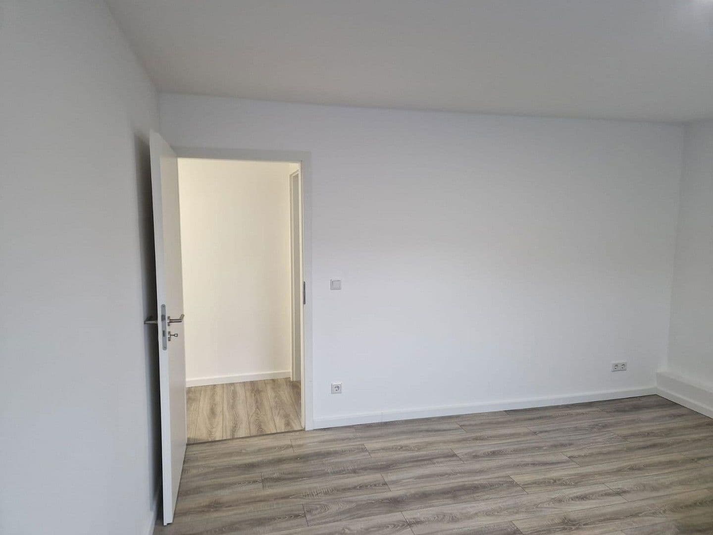 Prenájom bytu 2-izbový 70 m², Dürerstr. 4, Mannheim, Bádensko-Wurttembersko Prenájom bytu 2-izbový 70 m², Dürerstr. 4, Mannheim, Bádensko-Wurttembersko