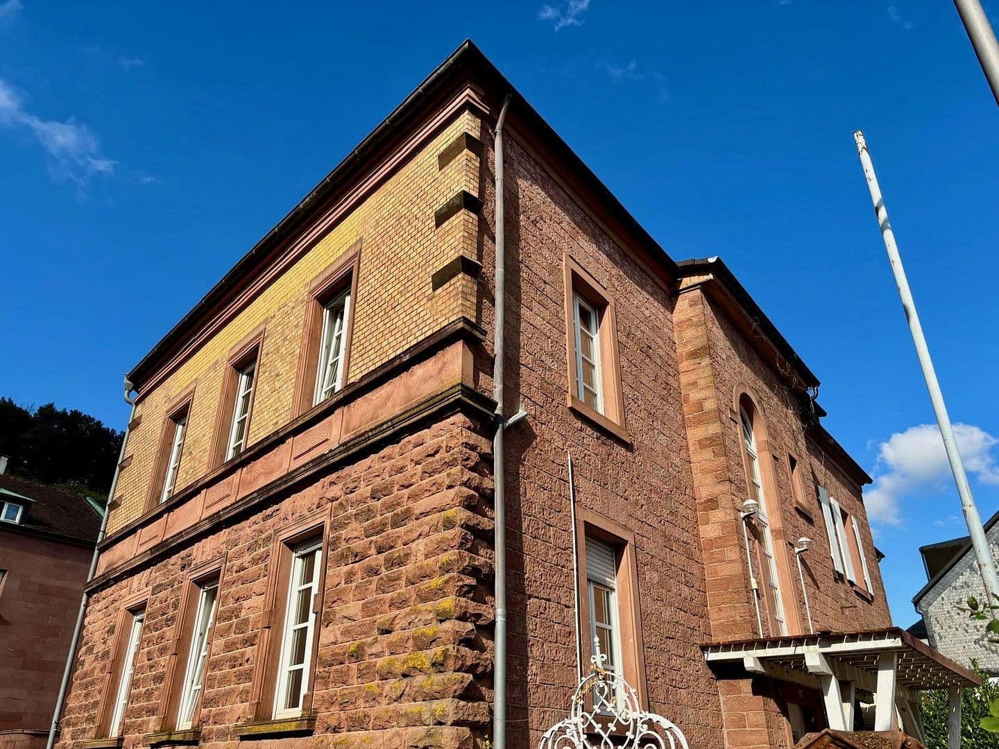 Prenájom bytu 6-izbový 154 m², Prof.-Nägle-Platz 2, Annweiler am Trifels, Porýnie-Falcko Prenájom bytu 6-izbový 154 m², Prof.-Nägle-Platz 2, Annweiler am Trifels, Porýnie-Falcko