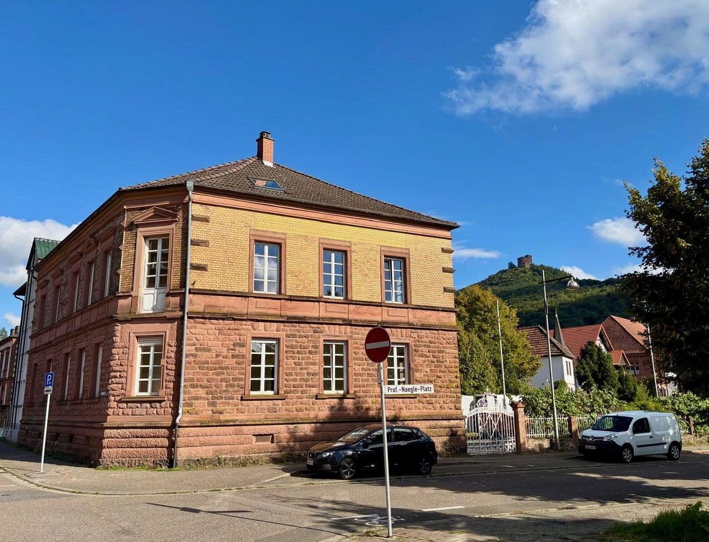 Prenájom bytu 6-izbový 154 m², Prof.-Nägle-Platz 2, Annweiler am Trifels, Porýnie-Falcko Prenájom bytu 6-izbový 154 m², Prof.-Nägle-Platz 2, Annweiler am Trifels, Porýnie-Falcko