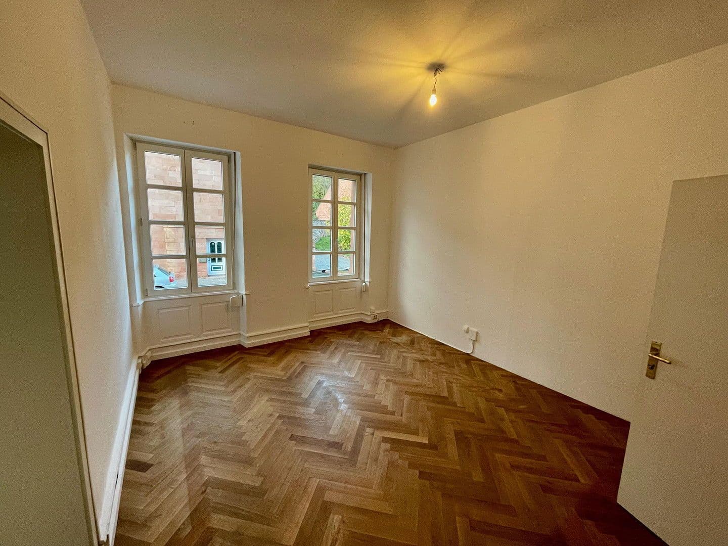 Prenájom bytu 6-izbový 154 m², Prof.-Nägle-Platz 2, Annweiler am Trifels, Porýnie-Falcko Prenájom bytu 6-izbový 154 m², Prof.-Nägle-Platz 2, Annweiler am Trifels, Porýnie-Falcko