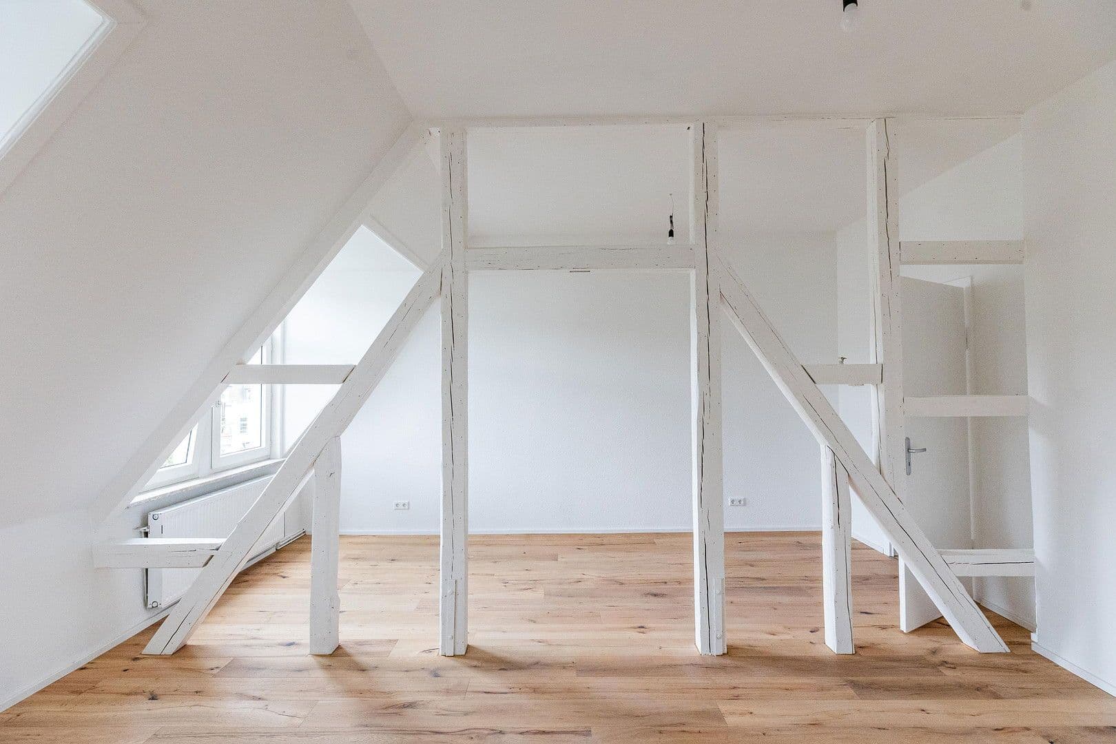 Prenájom bytu 3-izbový 105 m², Wiesbaden, Hesensko Prenájom bytu 3-izbový 105 m², Wiesbaden, Hesensko