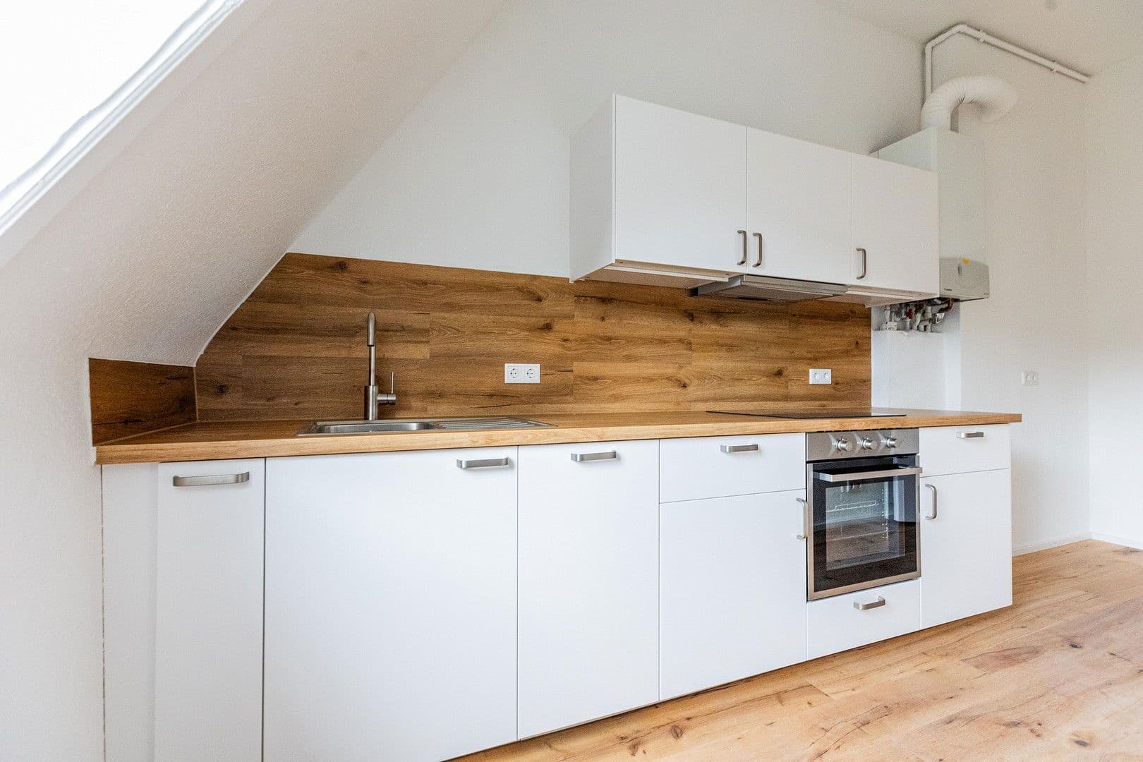 Prenájom bytu 3-izbový 105 m², Wiesbaden, Hesensko Prenájom bytu 3-izbový 105 m², Wiesbaden, Hesensko