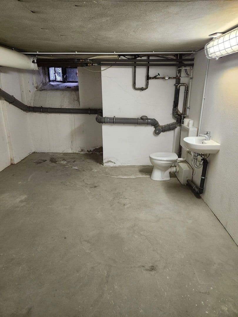 Prenájom nebytového priestoru 330 m², Osnabrück, Dolné Sasko Prenájom nebytového priestoru 330 m², Osnabrück, Dolné Sasko