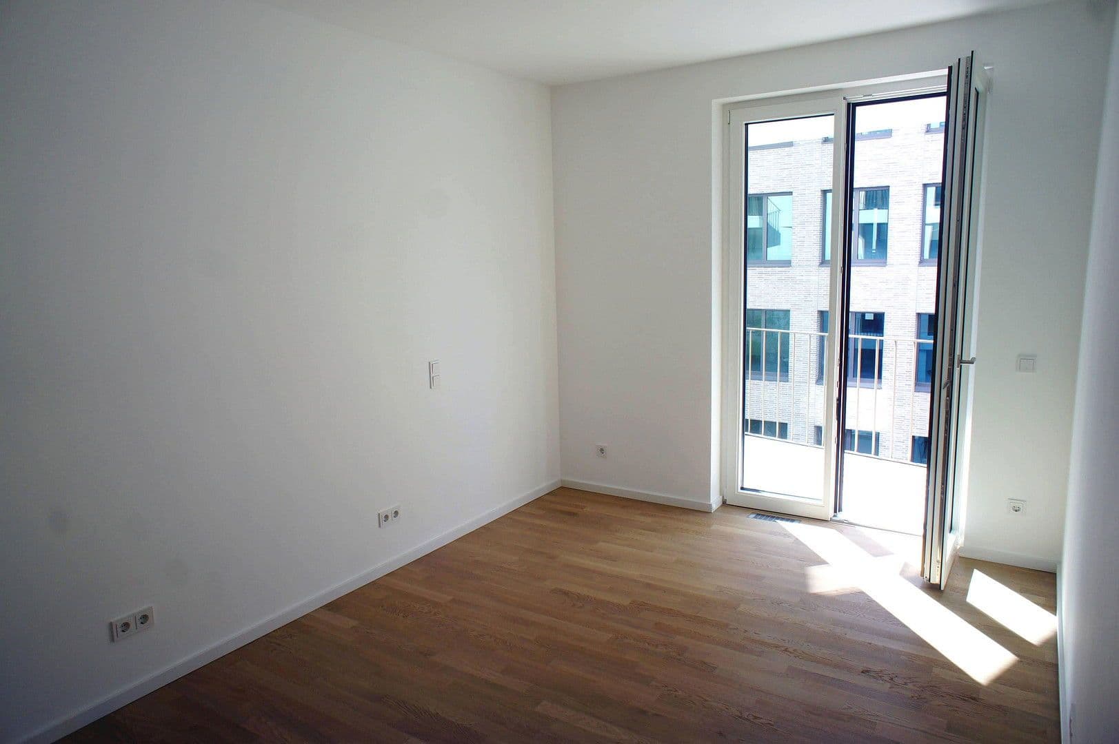 Prenájom bytu 2-izbový 56 m², Mühlenstraße 20, Berlin, Berlín Prenájom bytu 2-izbový 56 m², Mühlenstraße 20, Berlin, Berlín