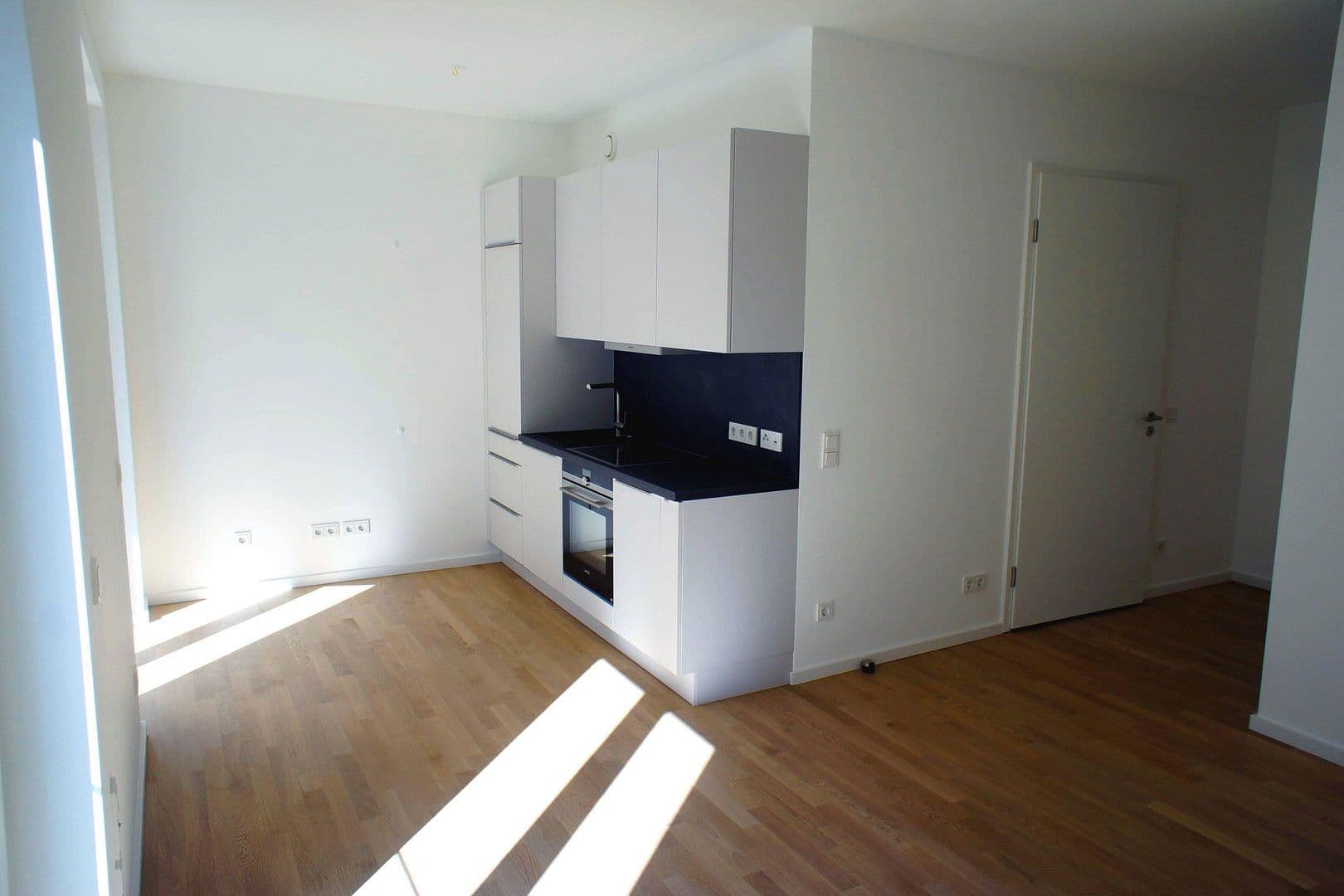 Prenájom bytu 2-izbový 56 m², Mühlenstraße 20, Berlin, Berlín Prenájom bytu 2-izbový 56 m², Mühlenstraße 20, Berlin, Berlín