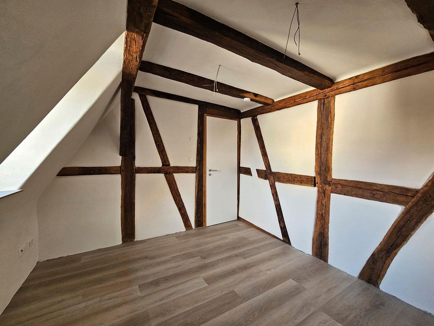 Prenájom bytu 5-izbový 128 m², Mühlacker, Bádensko-Wurttembersko Prenájom bytu 5-izbový 128 m², Mühlacker, Bádensko-Wurttembersko