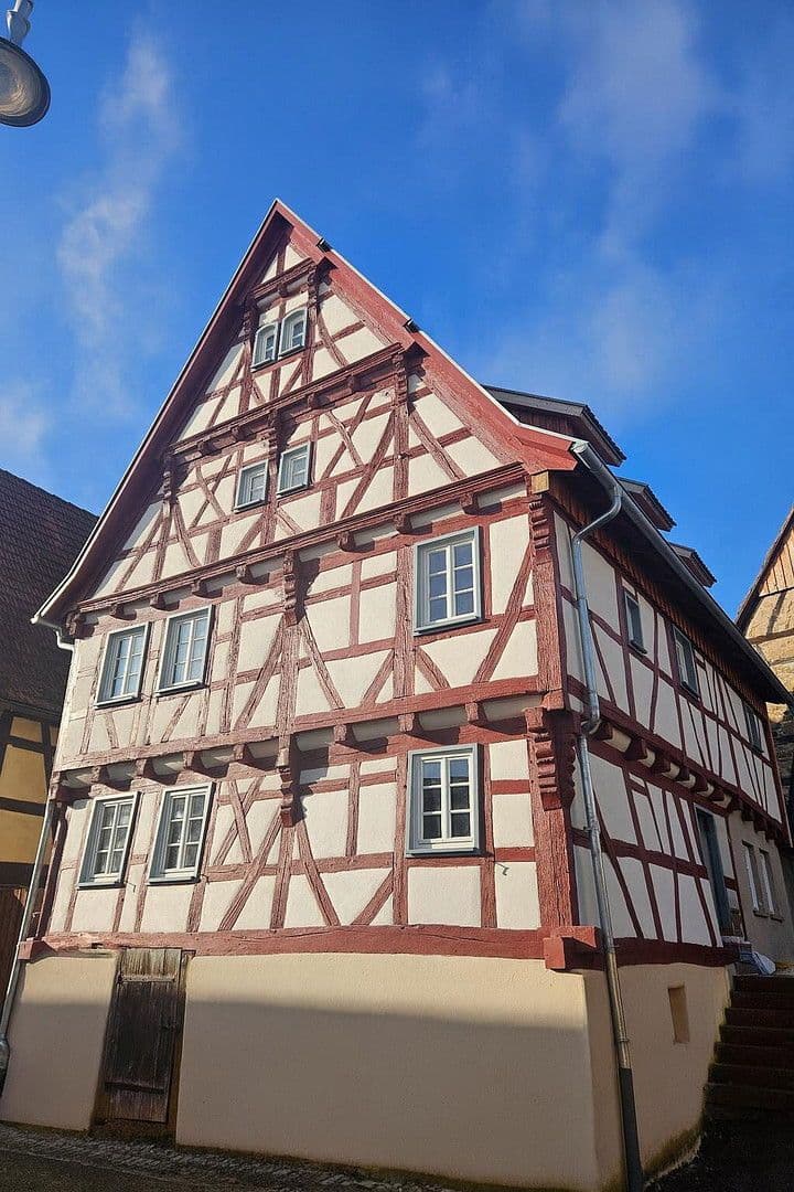 Prenájom bytu 5-izbový 128 m², Mühlacker, Bádensko-Wurttembersko Prenájom bytu 5-izbový 128 m², Mühlacker, Bádensko-Wurttembersko